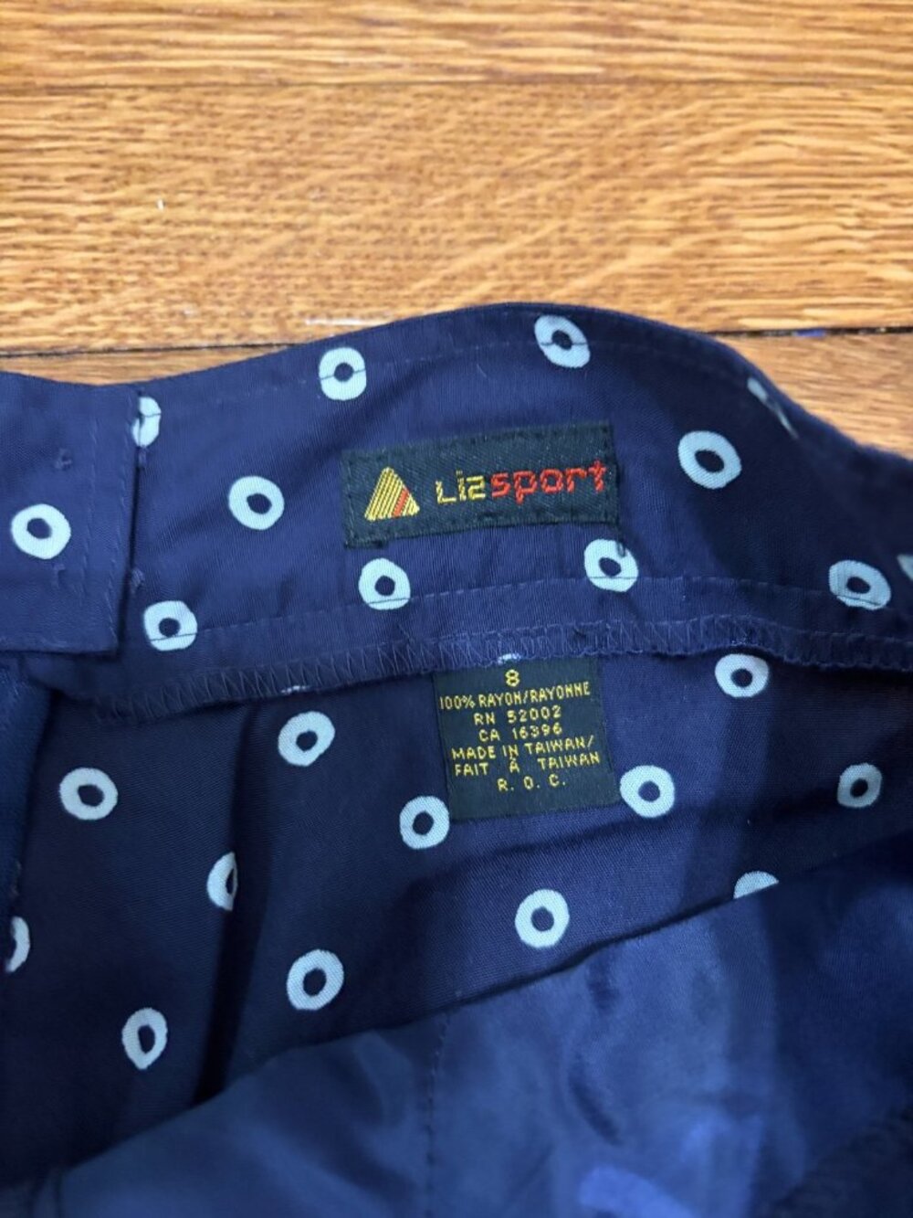 VTG Liz Claiborne Lizsport Womens Midi Skirt Size 8 Navy Rayon Pleated High Rise - Picture 2 of 3